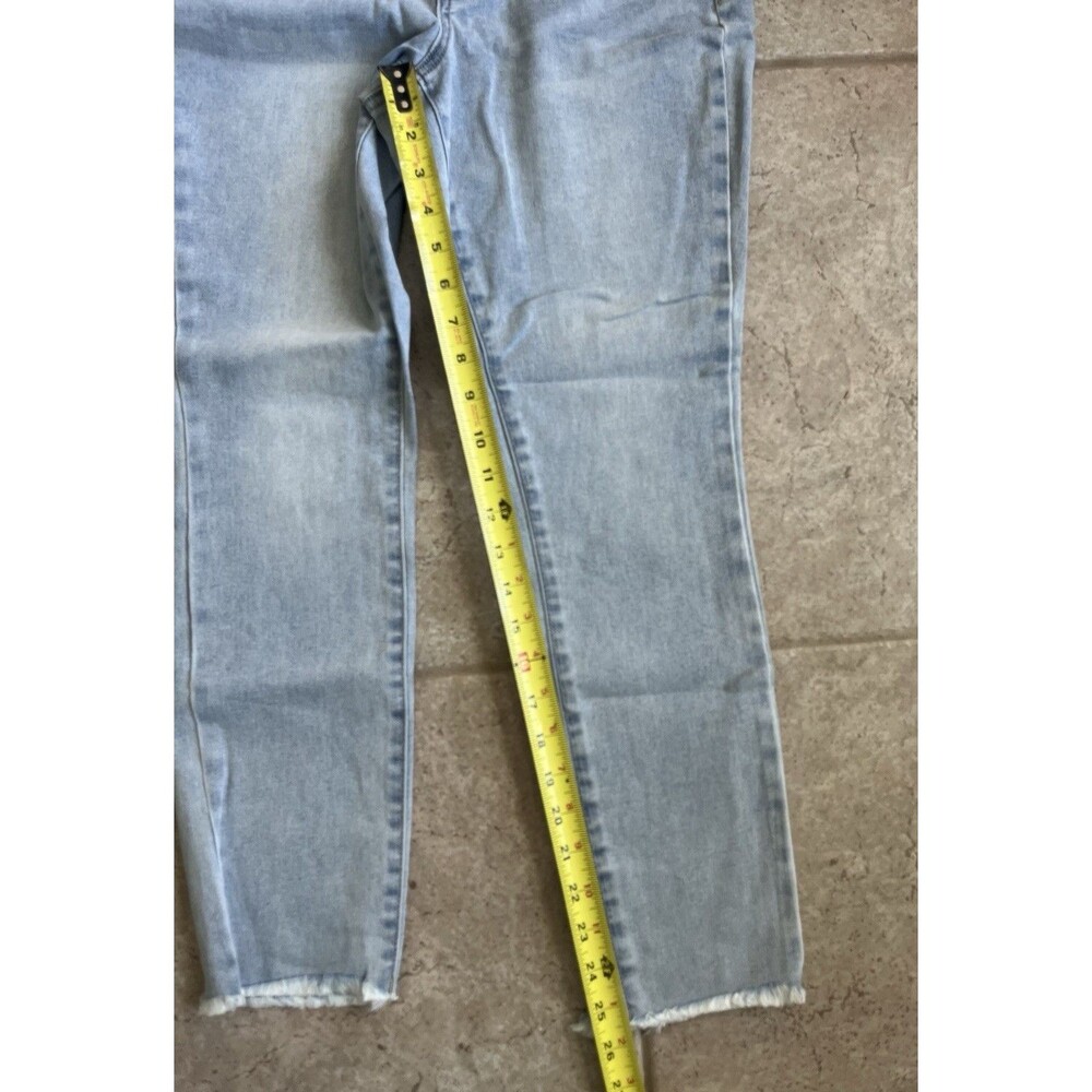 Wonderly Sz. 4 NWT Skinny Mid Rise Cropped Jeans Frayed Hem - Picture 3 of 6